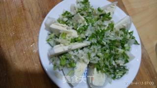 Goose Eggs Mixed with Garlic Sprouts recipe