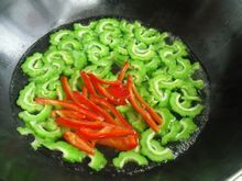 Bitter Melon Mixed with Red Pepper recipe