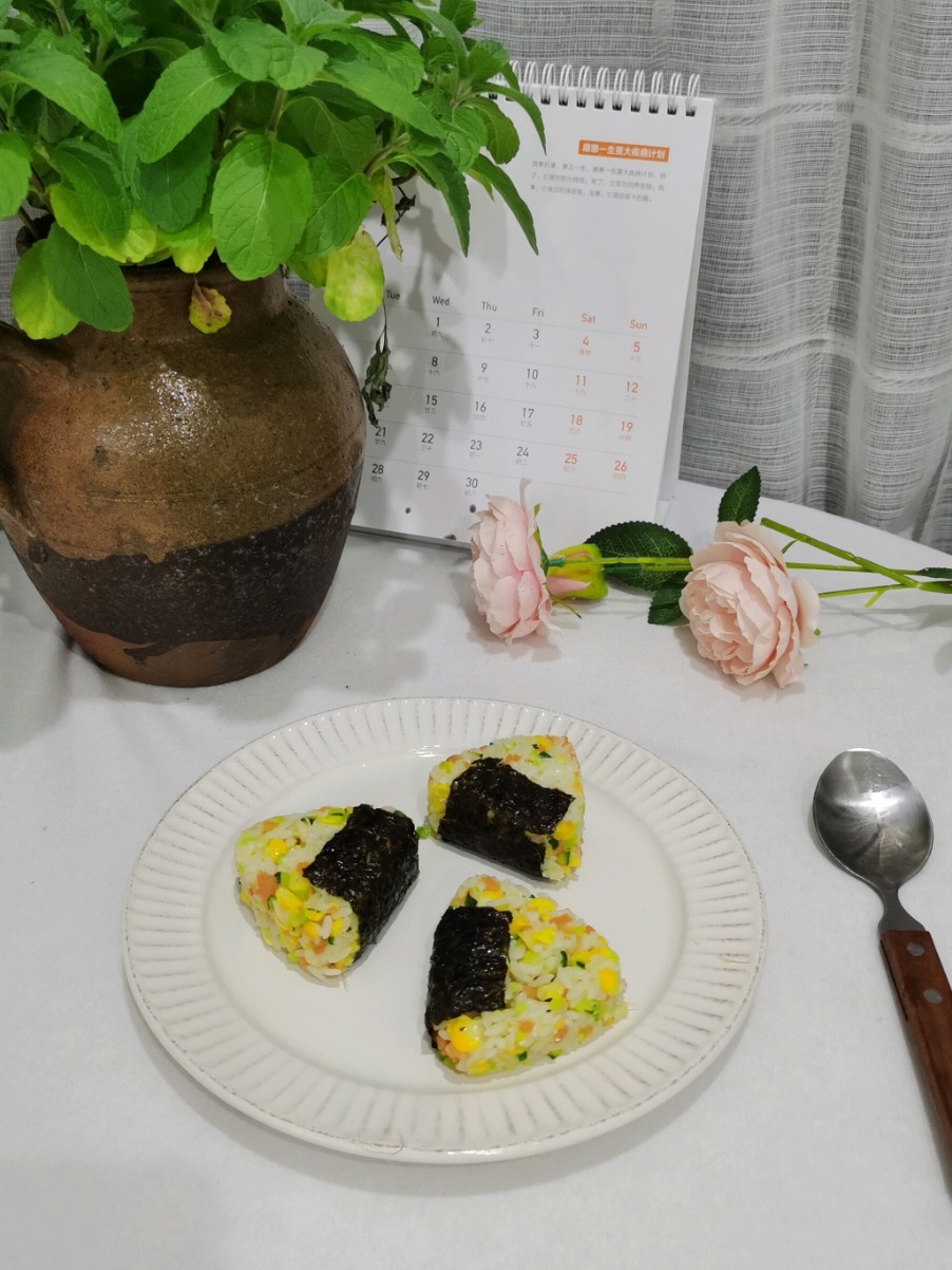 Seaweed Colored Rice Balls recipe