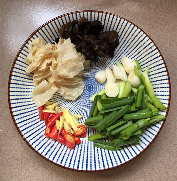 Stir-fried Cured Lean Pork with Mixed Vegetables recipe