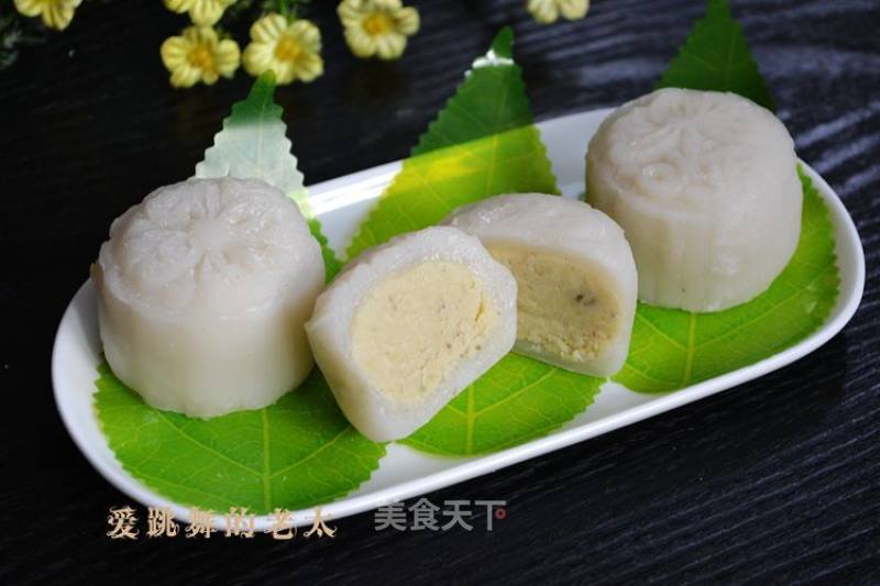 Snowy Mooncakes with Mung Bean Filling recipe