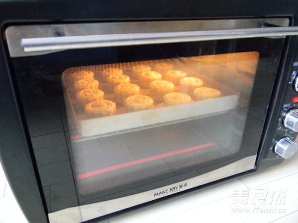 Cantonese-style Red Bean Paste and Minced Meat Mooncakes recipe