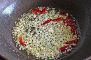 Stir-fried Artemisia recipe