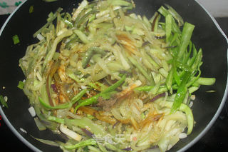 #trust之美# Stir-fried Eggplant Strips with Hot Pepper recipe
