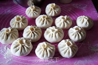 Eleutherococcus Senticosus and Egg Stuffed Fried Buns recipe