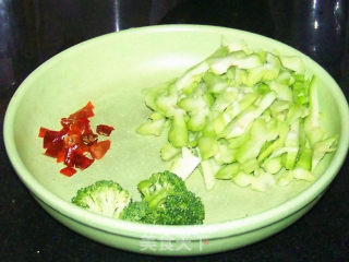 Stir-fried Chicken Mixed with Broccoli Stalks recipe