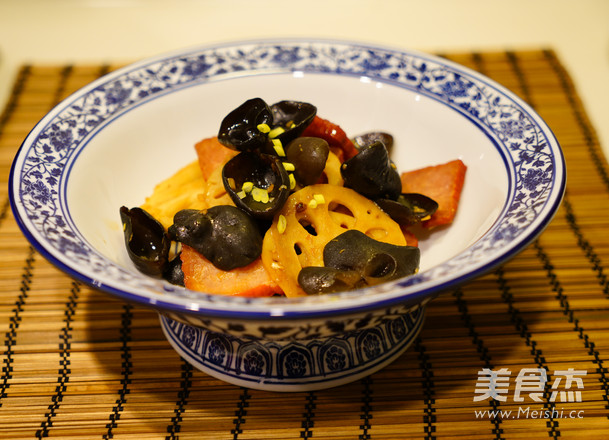 Small Bowl of Autumn Ears Stir-fried Char Siew with Lotus Root recipe