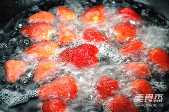Homemade Canned Strawberries (with Secret Recipe for Washing Strawberries) recipe