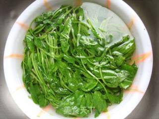 A Good Dish for Nourishing Blood ----- Stir-fried Pork Liver with Spinach recipe
