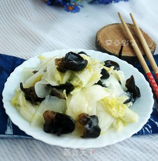 Stir Fried Fungus with Cabbage recipe