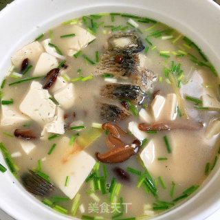 Tofu, Mushroom and Crucian Carp Soup recipe