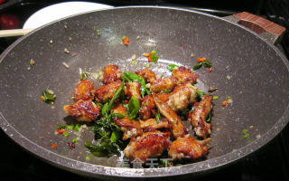 Stir-fried Chicken Wings with Basil recipe