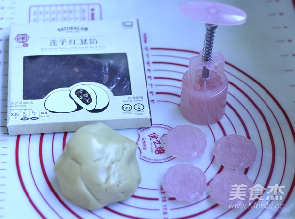 Red Bean and Lotus Seed Mooncake recipe