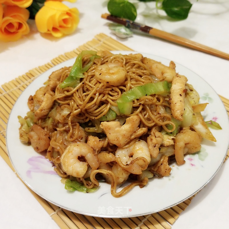 Fried Noodles with Shredded Chicken and Shrimp recipe