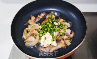 Stir-fried Soaked Cowpea with Oil Residue recipe