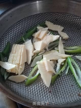 Stir-fried Bamboo Shoot Mushroom with Bamboo Shoots recipe