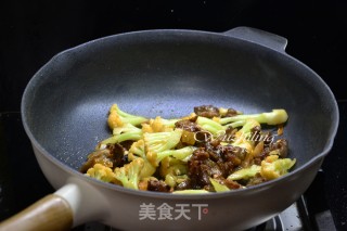 Stir-fried Ribs with Tomato Sauce and Cauliflower recipe