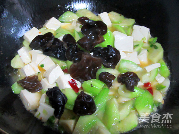 Loofah Stewed Tofu recipe