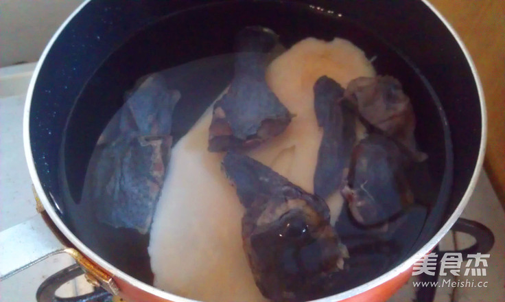 Snails and Cordyceps Flower Black-bone Chicken Soup recipe