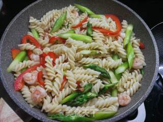 Stir-fried Italian Fusilli with Shrimp and Asparagus recipe