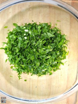 Griddle with Minced Pork and White Radish Leaves recipe