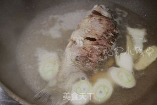 Crucian Carp Soup with Mushroom and Milk recipe