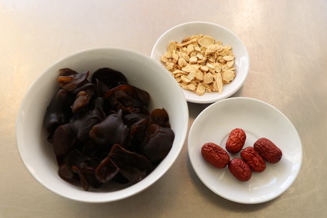 Red Dates and Fungus Soup recipe