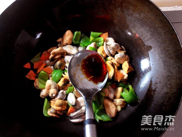 Stir-fried Mussels with Green Peppers recipe