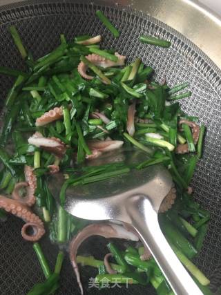 Stir-fried Octopus with Leek recipe