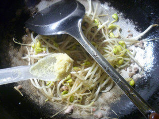 Stir-fried Soy Sprouts with Scallion and Minced Pork recipe
