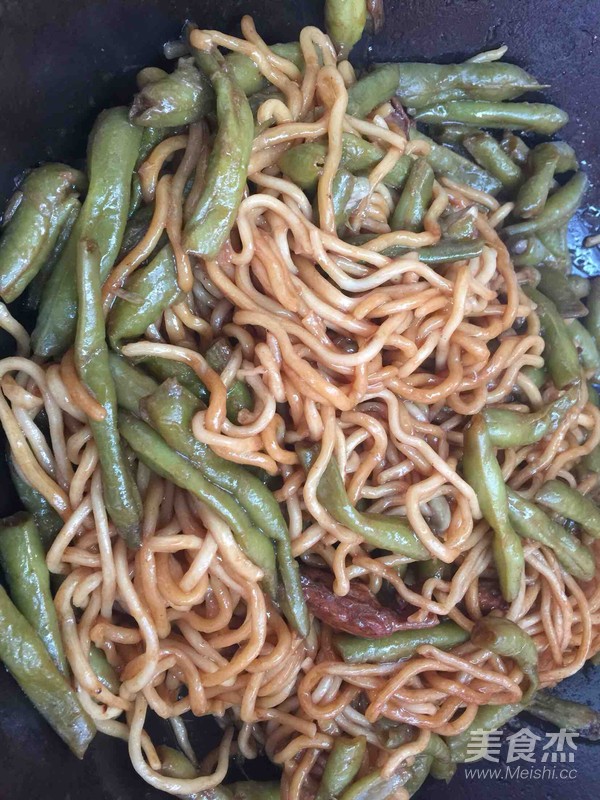 Braised Noodles with Beans recipe