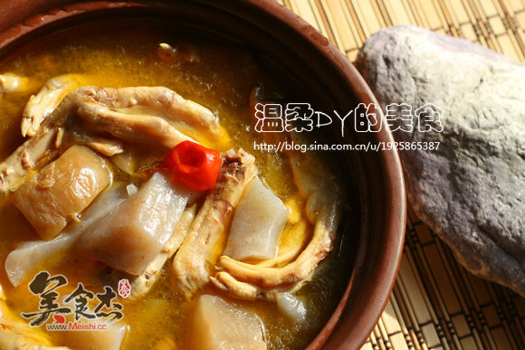 Sour Radish Duck Foot Konjac Soup recipe