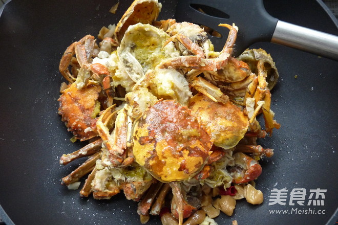 Stir-fried Crab with June Dried Yellow Radish recipe