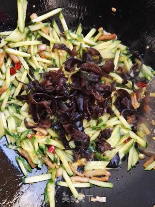 Stir-fried Pork Belly with Cucumber recipe