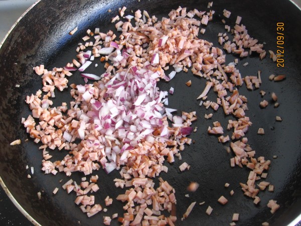 Crispy Onion Ham Mooncakes recipe