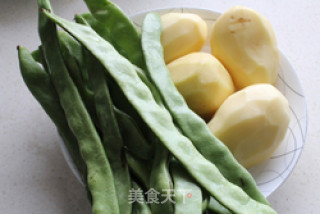 Braised Potatoes and Beans in Oil recipe