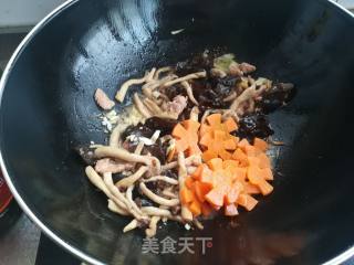 Stir-fried Meat with Crab Mushroom recipe