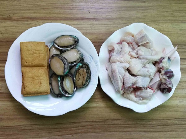 Braised Chicken Nuggets with Small Abalone recipe