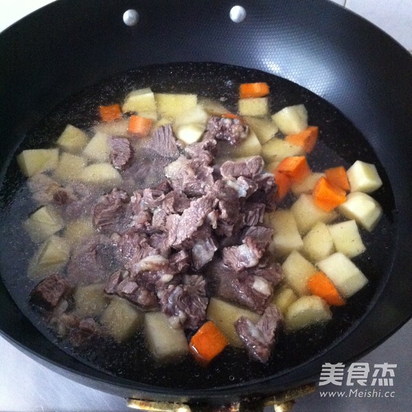 Curry Beef with Potatoes recipe