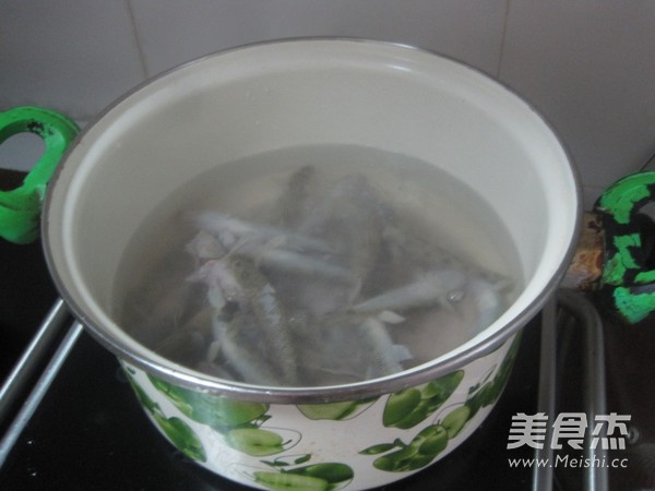 Minced Pork Congee with Small Sea Fish recipe