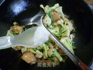 Stir-fried Cauliflower with Bean and Mid-wing recipe