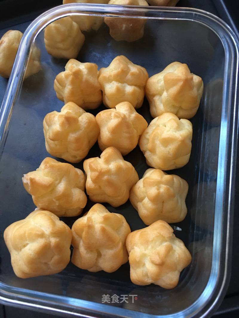 Puffs with Custard Sauce recipe
