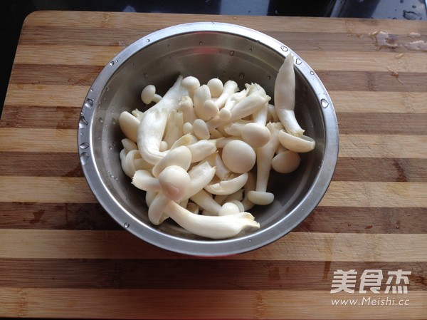 Baby Vegetable and White Jade Mushroom Soup recipe