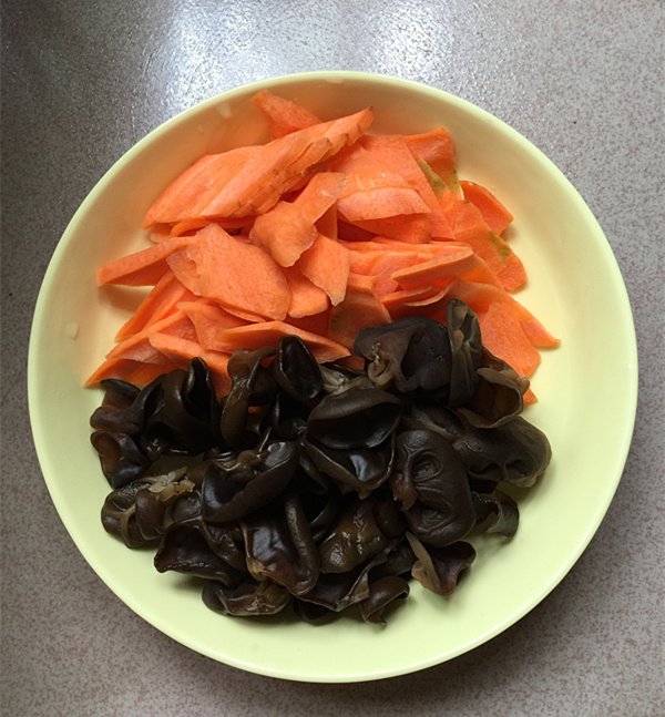 Fried Broccoli with Black Fungus recipe