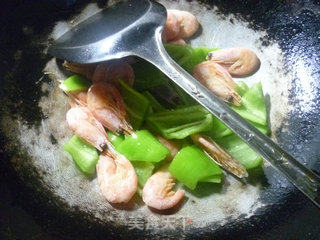 Stir-fried Arctic Sweet Shrimp with Green Peppers recipe