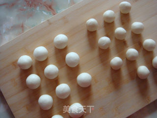 【china】creative Chinese White-crust Pastry: Red Plum and Primula recipe