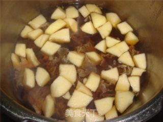 Tremella, Lotus Seed and Apple Soup recipe