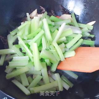 Stir-fried Celery Fungus recipe