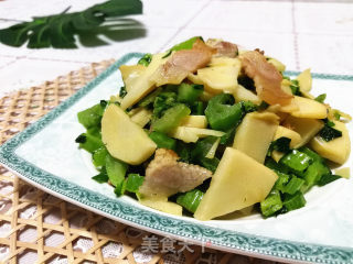 Stir-fried Bamboo Shoots with Bacon and Mustard Greens recipe