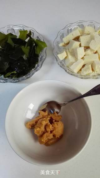 Japanese Tofu and Seaweed Miso Soup recipe